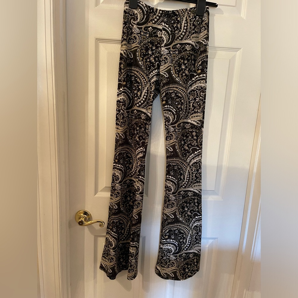 Juniper blue stretchy print flare pants,